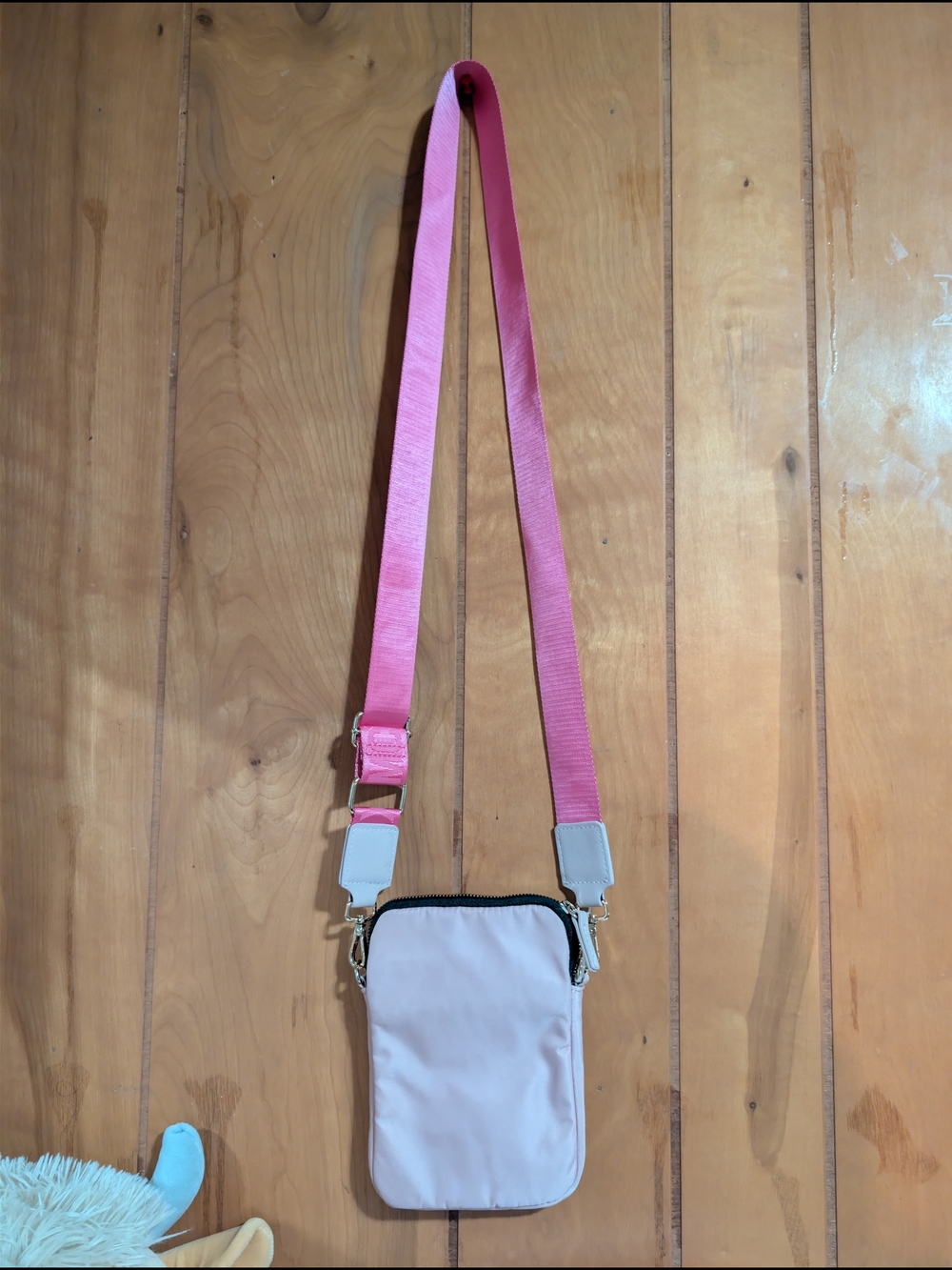 Steve Madden Pink Crossbody Phone Bag with Detachable Strap - Picture 3 of 8